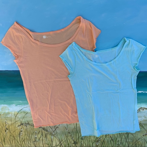 GAP Lightweight Bundle of Two Tees Sizes S & M - Picture 2 of 6